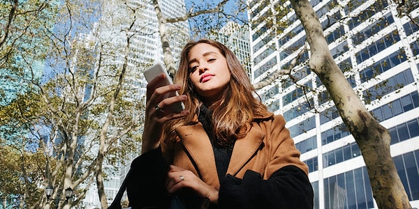 4. Ставит лайки ко всем твоим фотографиям в Инстаграме