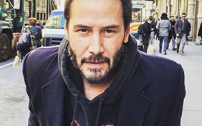 Keanu Reeves'ten İlham Verici Yeni Yıl Mesajı: "Bugünü Yaşayın!"