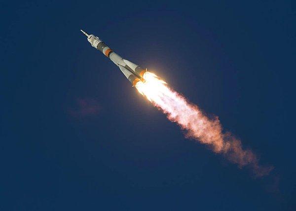 2. İngiliz astronot Tim Peake'i Uluslararası Uzay İstasyonu'na taşıyacak Soyuz roketi Kazakistan'dan fırlatılıyor.