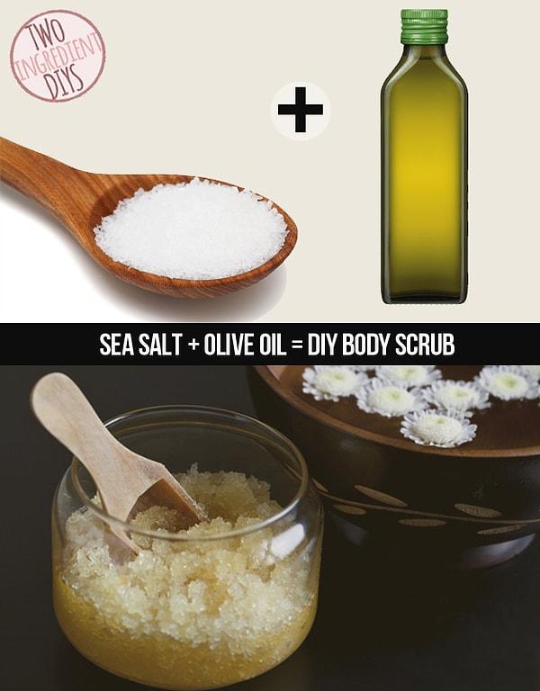 12. Banyo yaparken deniz tuzu ve zeytin yağı kullanarak evde hazırlayabileceğiniz vücut peelingiyle kendinizi şımartın.