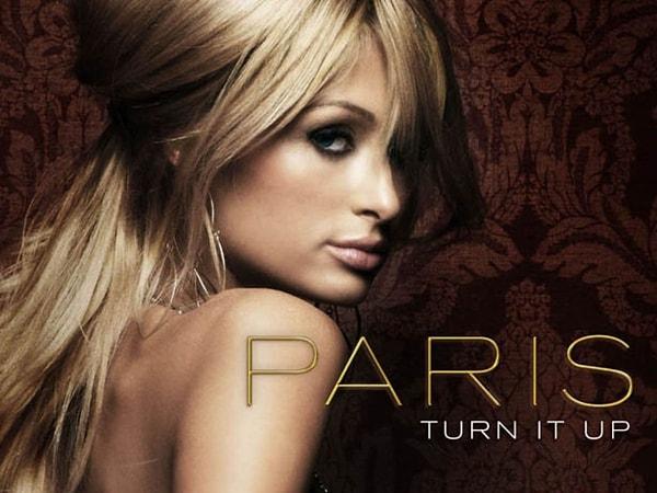 8. Paris Hilton'un şarkıları sadece Las Vegas kulüpleriyle sınırlı kaldı.