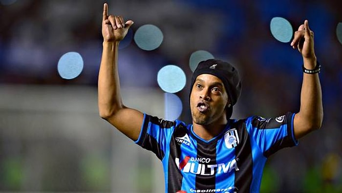 Ronaldinho'yu Transfer Ettik Deyip Bütün Dünyayı Trollediler