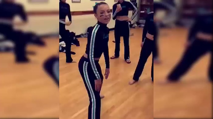 Yetenekleri ile Göz Kamaştıran İnsanlarda Bugün: Kalçasında Kafasını Sektiren Kız