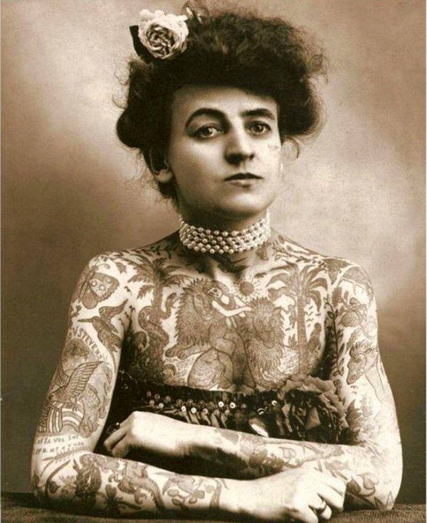 4. Bir dövmecinin eşi. 1907.