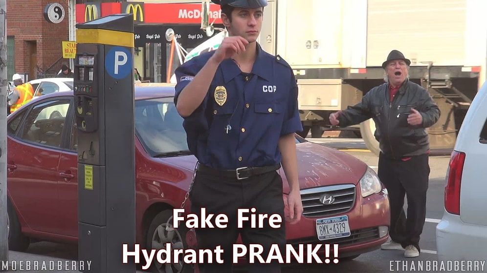 Sahte Yangın Musluğu Önüne Park Eden Araç Sahiplerine Korkutan Park Cezası Şakası