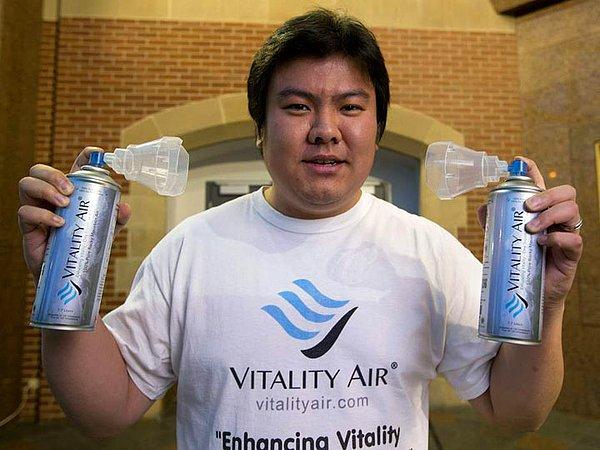 Bunlardan biri Kanada merkezli Vitality Air isimli bir şirket. Firma, Rocky Dağları’ndan aldığı temiz havayı şişeleyerek Çinli müşterilerine satmaya başladı!
