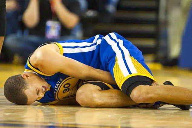 Warriors Maçı Kazandı, Curry'yi Kaybetti