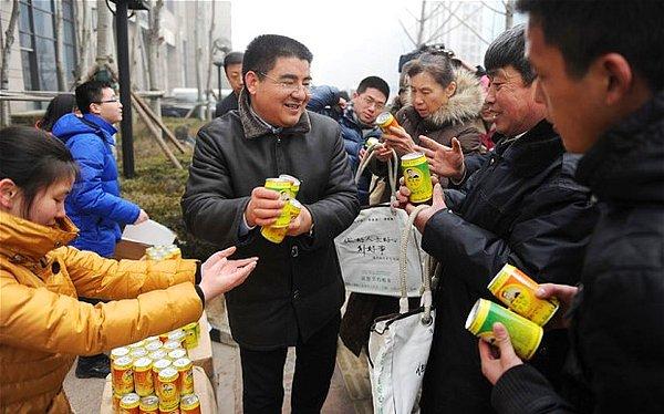Daha önceki asıl büyük girişim ise 2013 yılında, Çinli multimilyoner Chen Guangbiao tarafından gerçekleştirildi: İçecek kutusu boyutundaki temiz hava kutularından 10 günde 8 milyon adet sattı!
