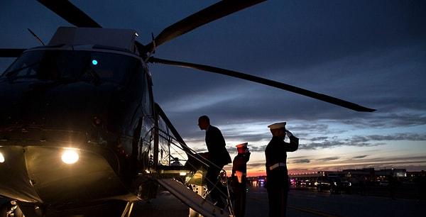 44. Başkan Obama, Newark Liberty Uluslararası Havalimanı'nda Marine One'a binerken. 2 Kasım 2015.