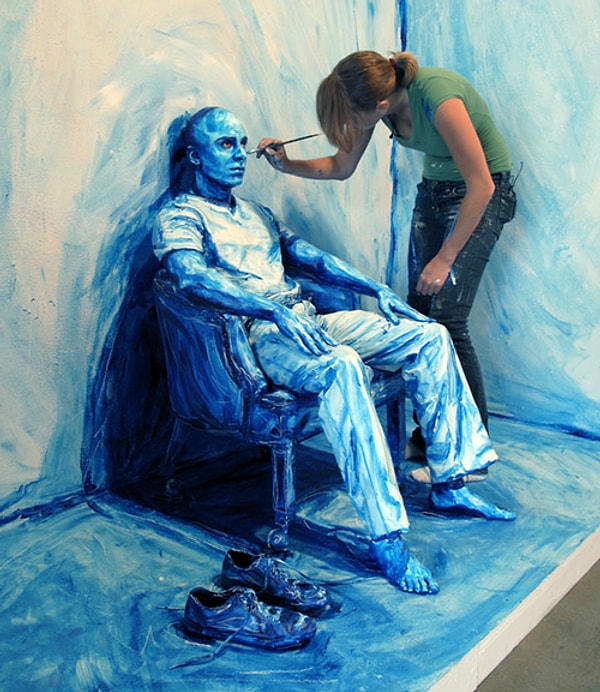 29-летняя художница родом из Вашингтона продолжает свою карьеру в Лос-Анджелесе.