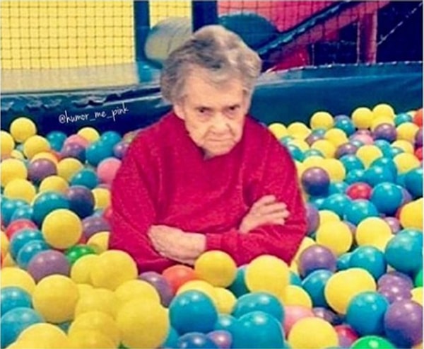 3. Вы наивно полагали, что первого января ваша жизнь изменится, а на деле все тот же кабинет и те же хмурые лица.