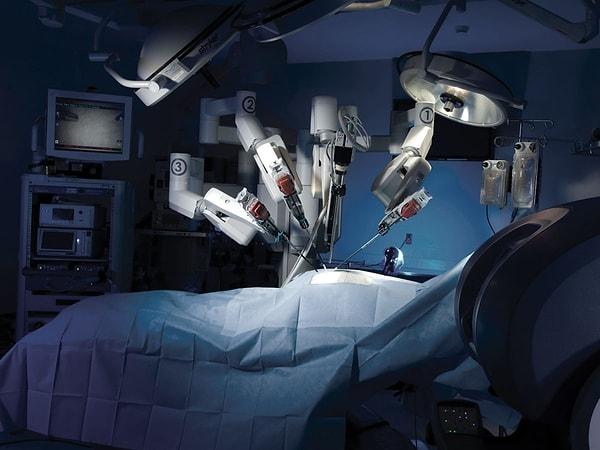 1. Doktora gitmemizi gerektiren durumların %80'i yapay zekaya sahip makineler ya da insansı robotlar tarafından müdahale edilip çözülebilecek.