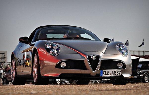 2. Bir Alfa Romeo'nun içine girmek, başka dünyaya atılan ilk adım gibidir.