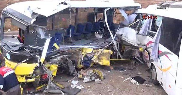 Aksaray' da öğrenci servisi ile halk otobüsü çarpıştı: 2 ölü, 11 yaralı