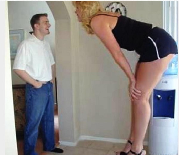 1. Когда разговариваешь с людьми ниже тебя.