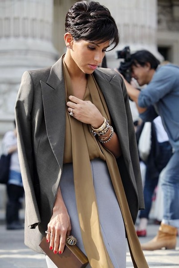 Она привозит в страну вещи прогрессивных дизайнеров и создает на них спрос.