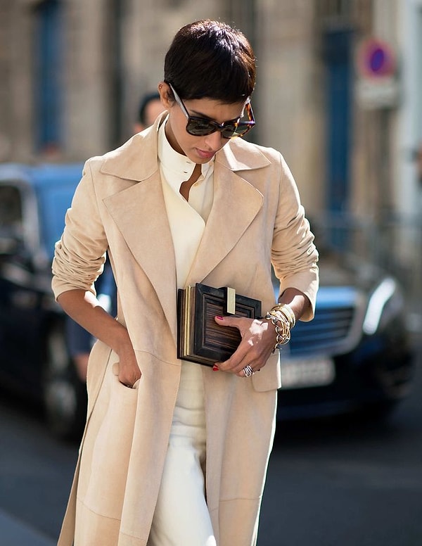 По просьбе Дины, Диана фон Фюрстенберг(Diane Von Furstenberg) сшила для ее магазина удлиненную версию платьев.