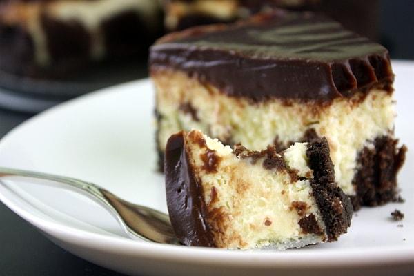9. Cheesecake ile brownie'yi birleştirsek hem de glutensiz olsa...