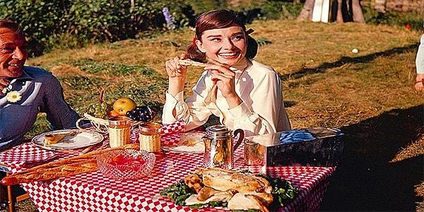 7. Piknikte eliyle yemek yiyen en güzel kadın seçilebilir.