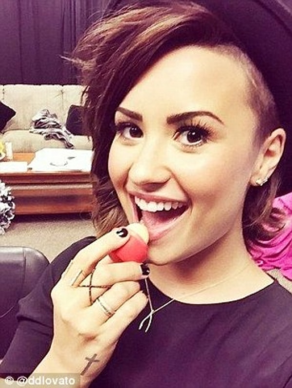 А также Деми Ловато,