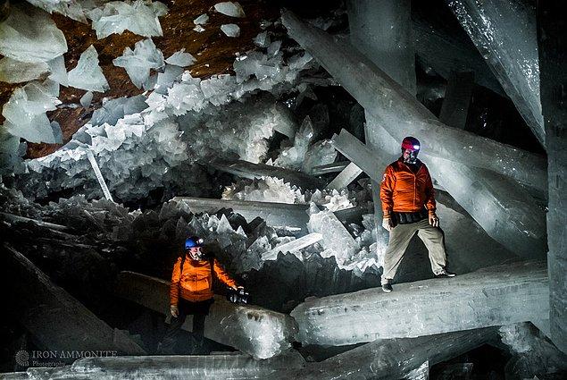 5. Meksika'da bulunan Naica Madeni'nde bulunan ve "Kristal Mağarası" adı verilen mağara, hidrotermal sıvılar tarafından oluşturulmuş, dünyanın en büyük doğal kristallerine ev sahipliği yapıyor.
