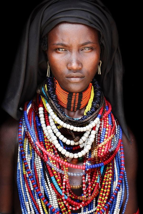 4. Etiyopya'daki Arbore kabilesinden bir kız çocuğu