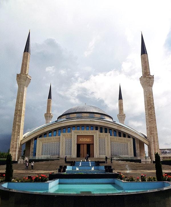 3. En büyük camisi: Ahmet Hamdi Akseki Camii