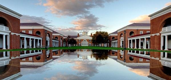 8. Virginia Üniversitesi - Darden School of Business