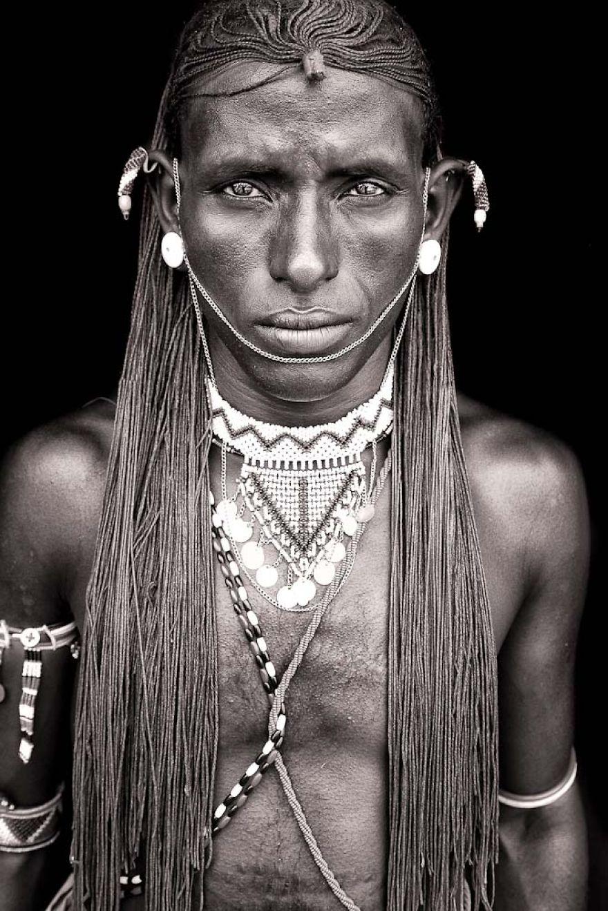 White tribe. Портрет африканца. Белое племя в Африке. Африканские племена портреты. Племя белых людей.