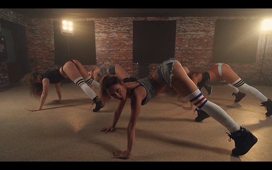 Fraules Dans Okulu Kısa Ama Etkileyici Twerk Performansı ile Büyülemeye Devam Ediyor!