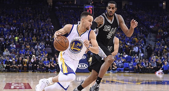 Curry, Spurs'ü Darmadağın Etti