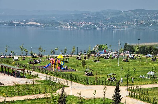14. Arifiye ilçesi belediye başkan adayından gelen bir çağrı; çalışan kişiliğim ve ekibimle modern, yaşanabilir farklı bir Arifiye için sizin de desteğinizi bekliyorum