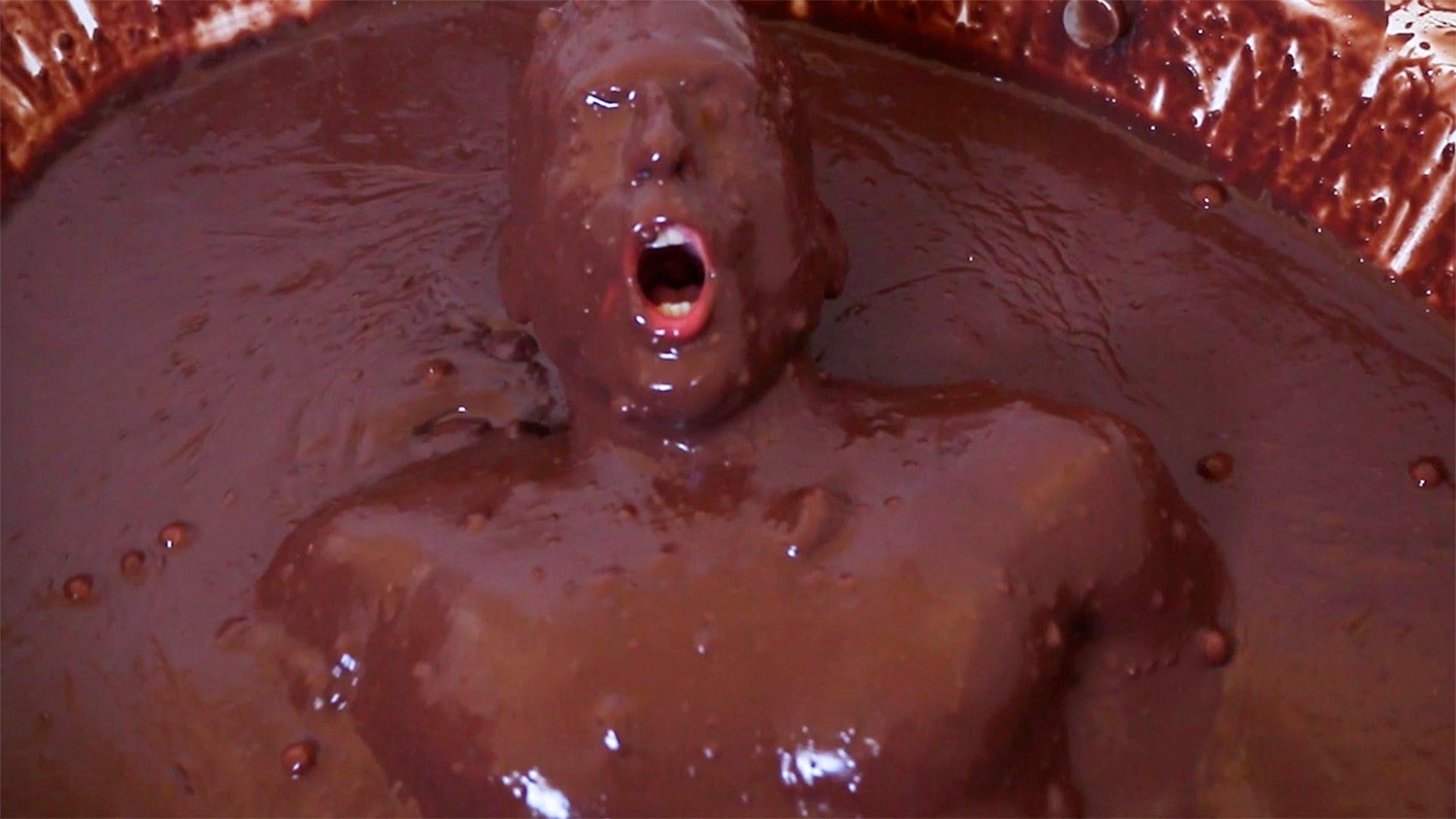 Шоколадки трахаются в ванне