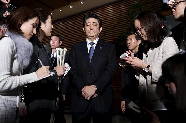Akira Amari, Başbakan Şinzo Abe'nin kabinesinde en güvenilir kişiler arasında yer alıyordu