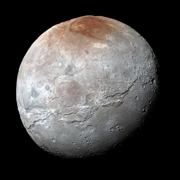 44. Plüton'un uydusu Charon