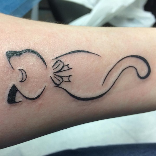 Минималистическая интерпретация Луны.