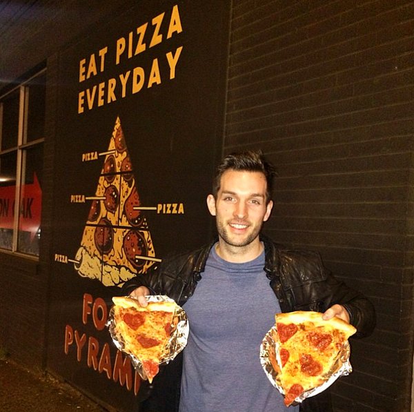 Ya da Portland'da... Phil'in gözleri her daim pizzalarda!