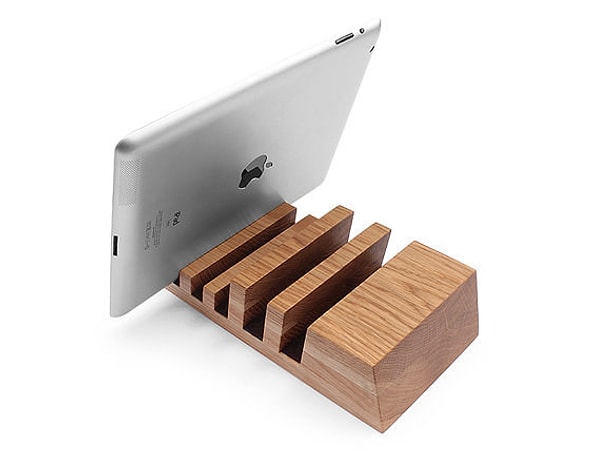 6. Эта подставка сможет вместить 5 твоих самых любимых продуктов фирмы Apple: