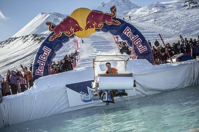 Yılın En Cool Havuz Partisi Red Bull Jump and Freeze'den Fevkaladenin Fevkinde 8 Atlayış