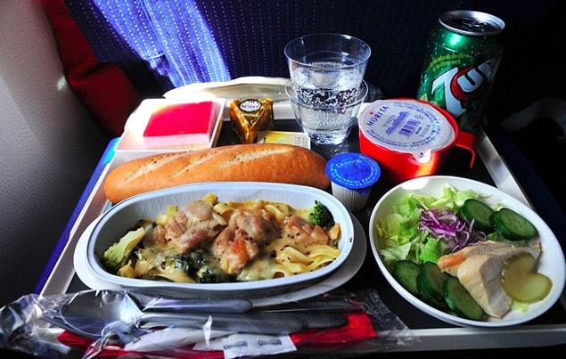 5. Air France'da ekonomi sınıfı ekmek pardon yemek: