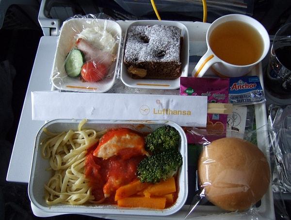 11. Lufthansa'dan ekonomi sınıfı yemek: