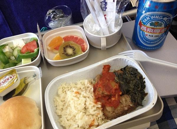 12. Air China'da ekonomi sınıfı yemek: