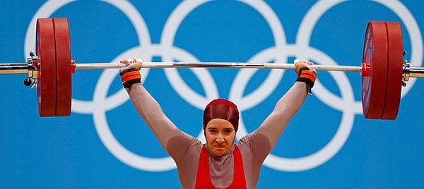 Спортсменки в хиджабе уже далеко не редкость. Но мало кто знает, что на пути в большой спорт им приходится преодолевать трудности, неведомые другим женщинам.