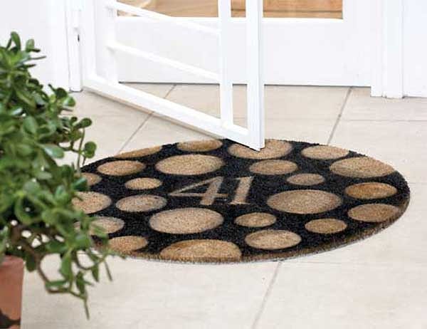 6. Коврик с номером вашей квартиры.