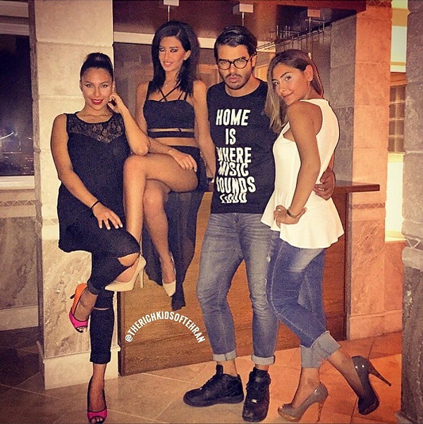 5. Поэтому, как правило, пьют здесь только состоятельные люди. Тем не менее, это, конечно, является действием, запрещенным законом и может привести к тюремному заключению. Так, как же и где пьют иранцы?