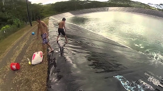 Kesinlikle Çılgınca Görünüyor: Hawaii'nin En Büyük ve Yasa Dışı Su Kaydırağı