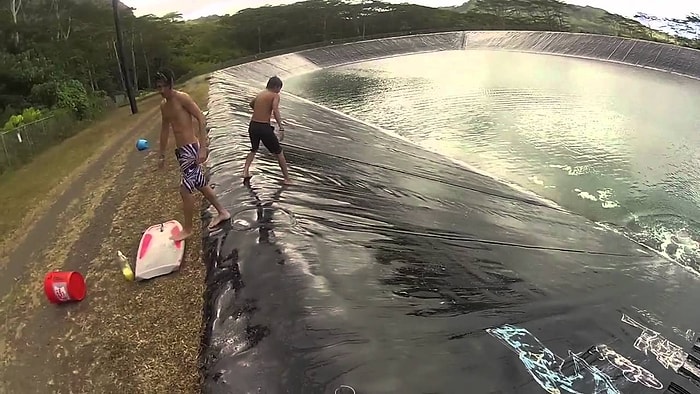 Kesinlikle Çılgınca Görünüyor: Hawaii'nin En Büyük ve Yasa Dışı Su Kaydırağı