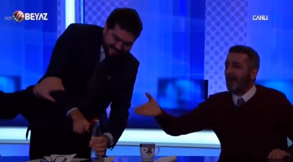 Beyaz Futbol'da Nuri Alço ve Gazoz Temalı Dakikalar