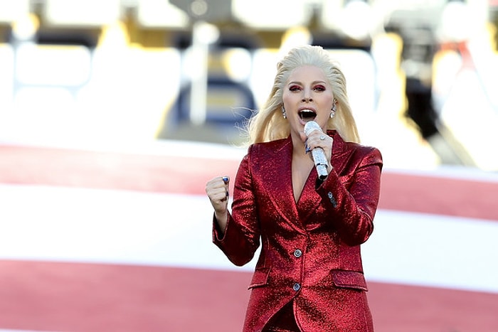 Lady Gaga Super Bowl'da Amerikan Milli Marşını Okudu