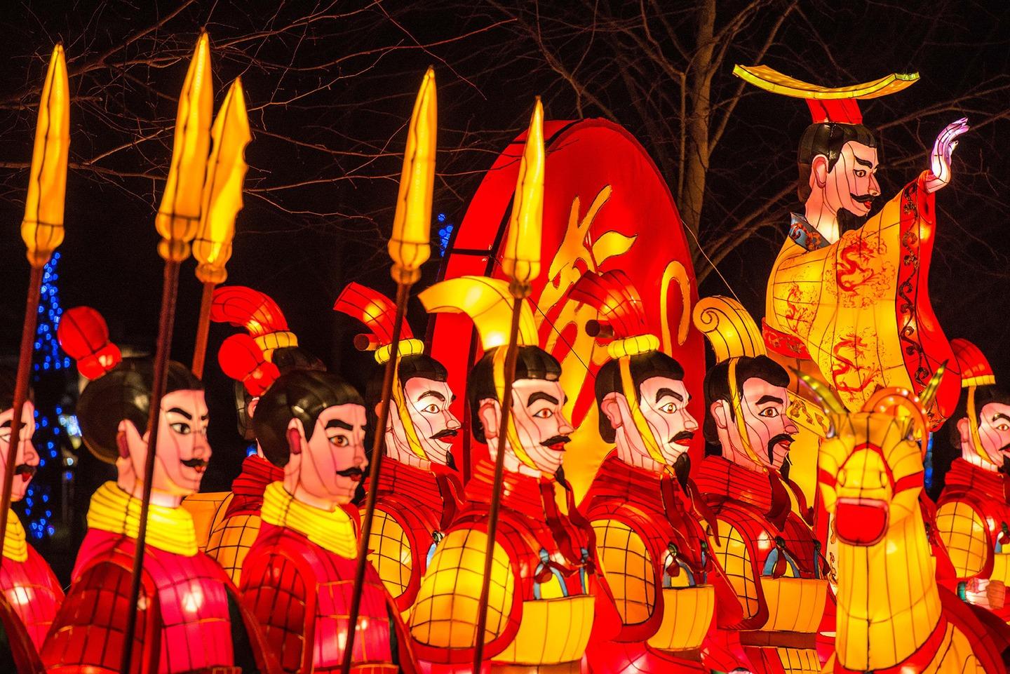 4 6 апреля праздник в китае. Праздник фонарей Юаньсяоцзе в Китае. Юаньсяоцзе праздник фонарей. Праздник фонарей в древнем Китае. Фестиваль фонарей в Китае.